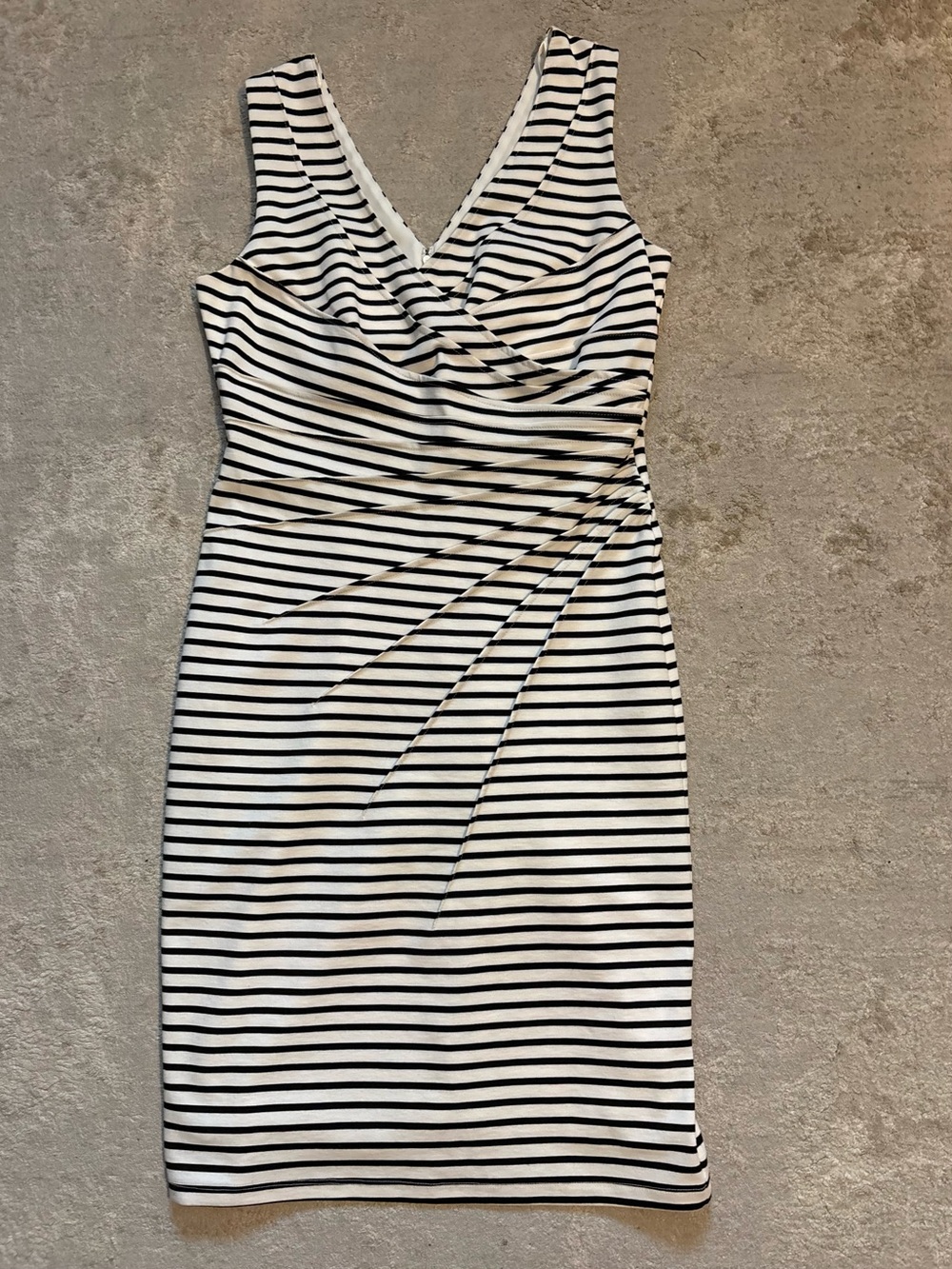 Le Chateau Black & White Striped Bodycon Sheath Dress with Ruching Size Xlarge - Picture 2 of 10